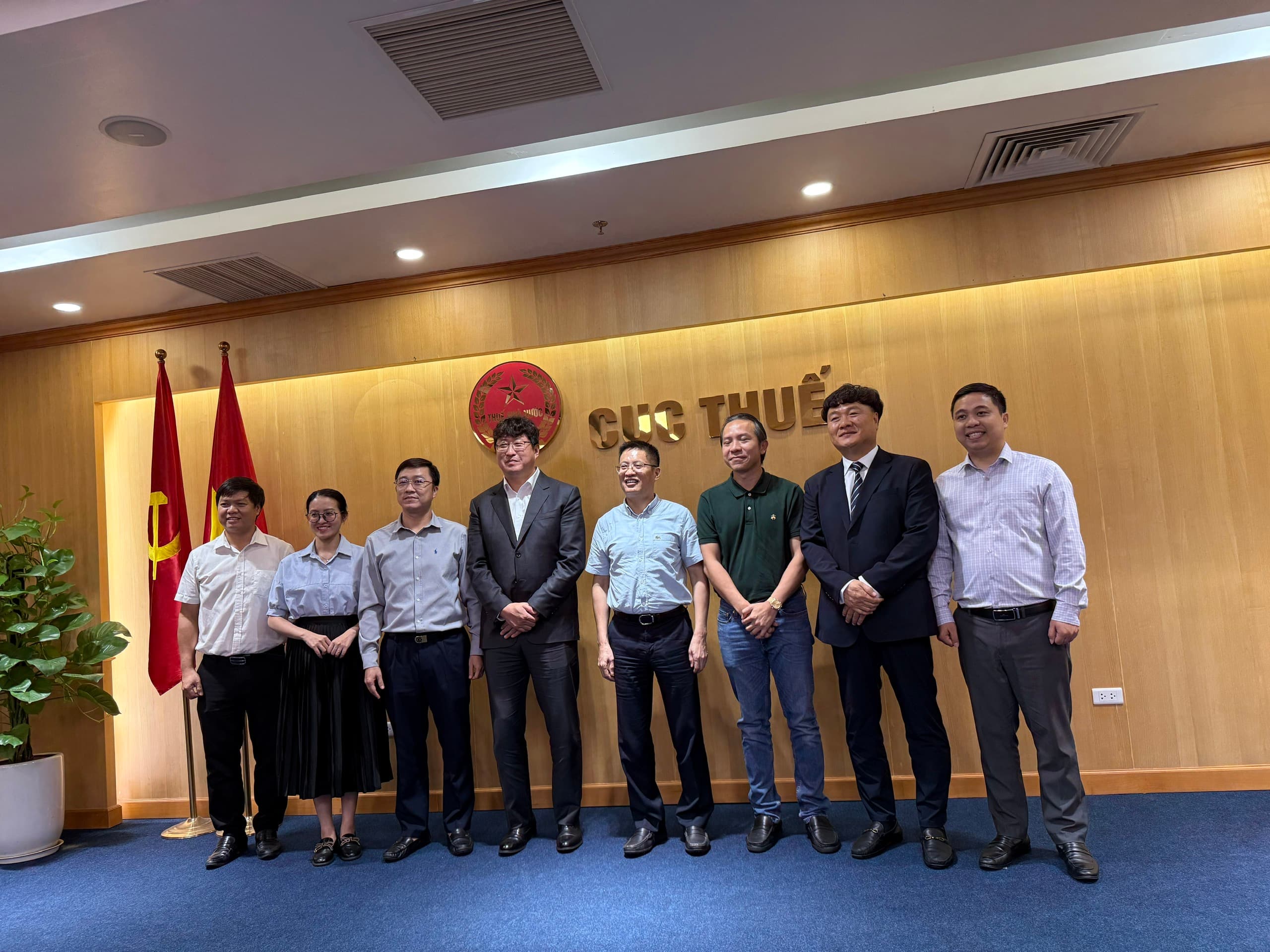 Làm việc tại Cục Thuế