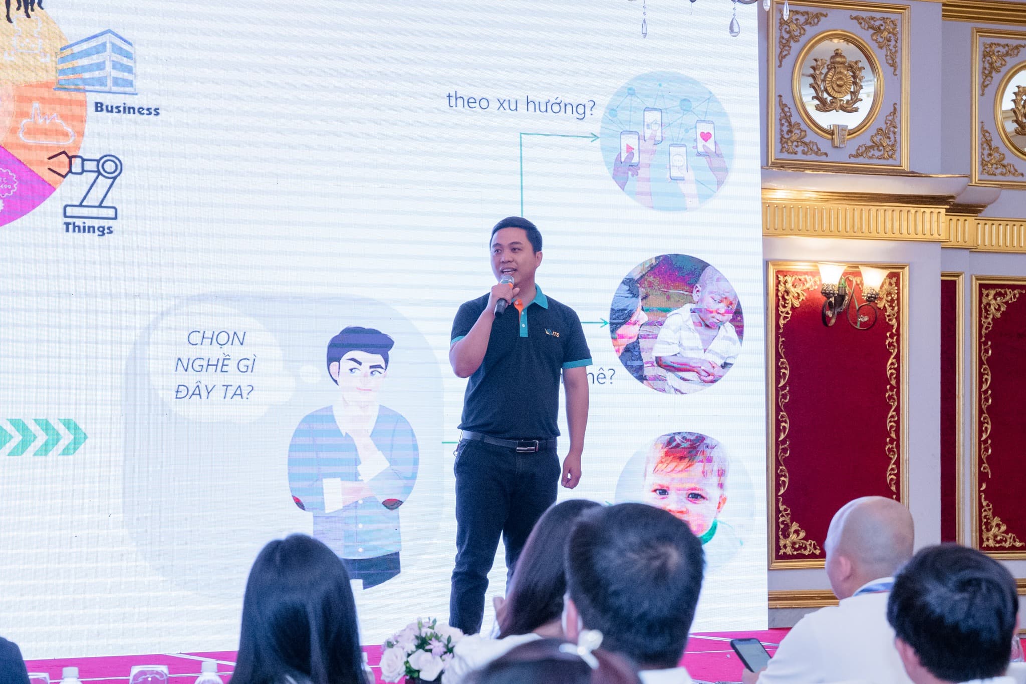 Trình bày tại Chương trình nâng cao năng lực thanh niên - Đại học Quốc gia Hà Nội