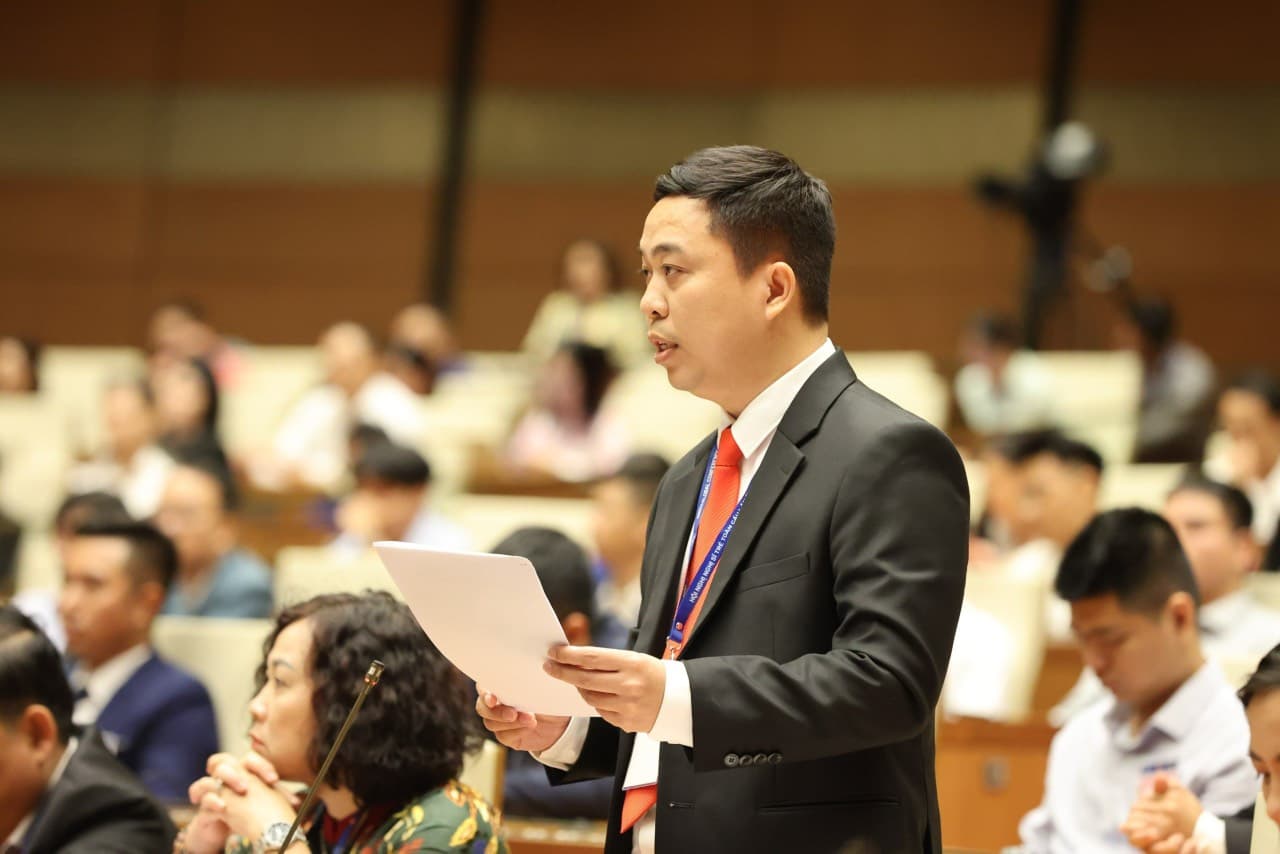 Tham dự và phát biểu tham luận tại Hội nghị Nghị sĩ trẻ toàn cầu