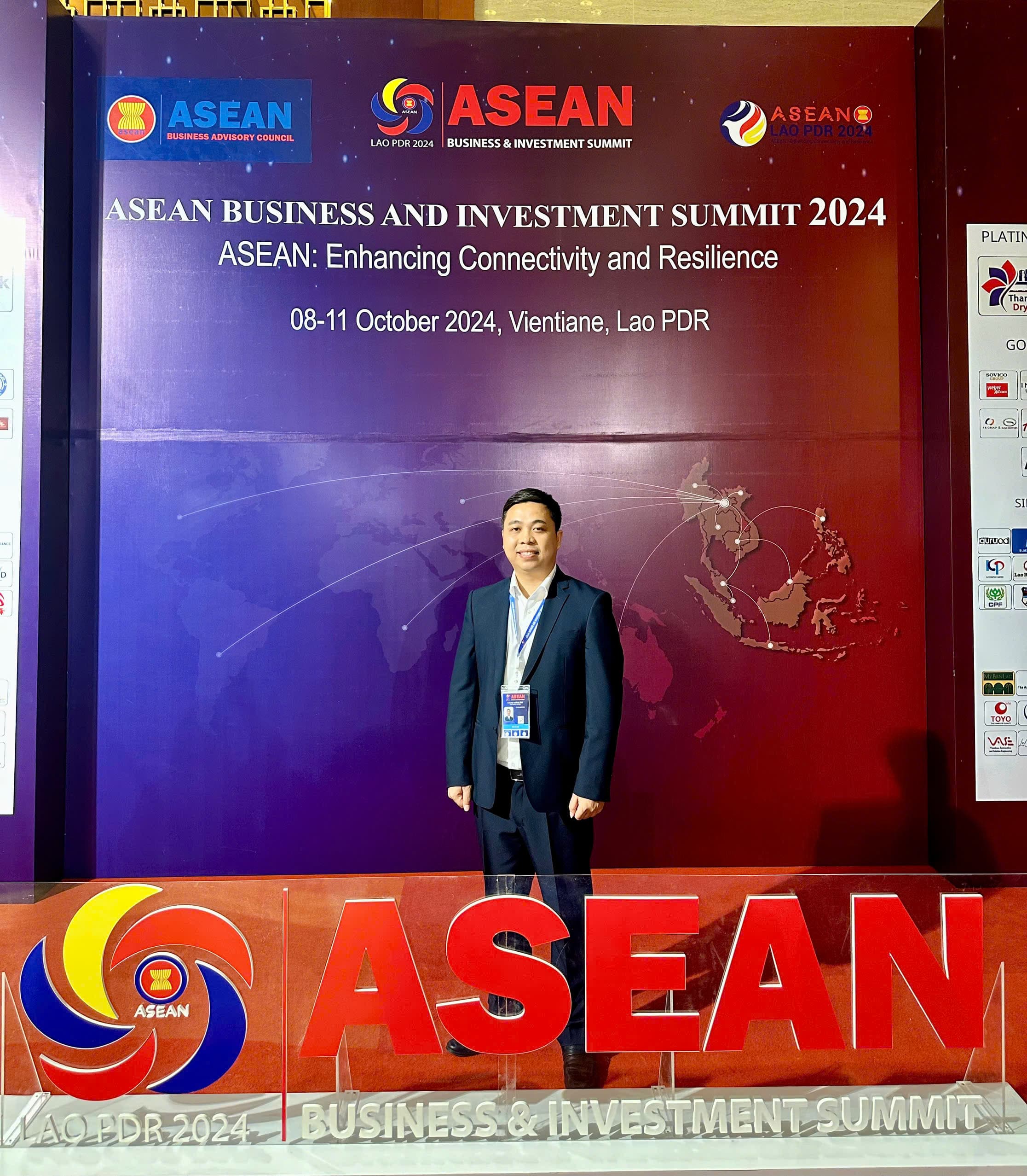 Tham dự Hội nghị ASEAN Summit