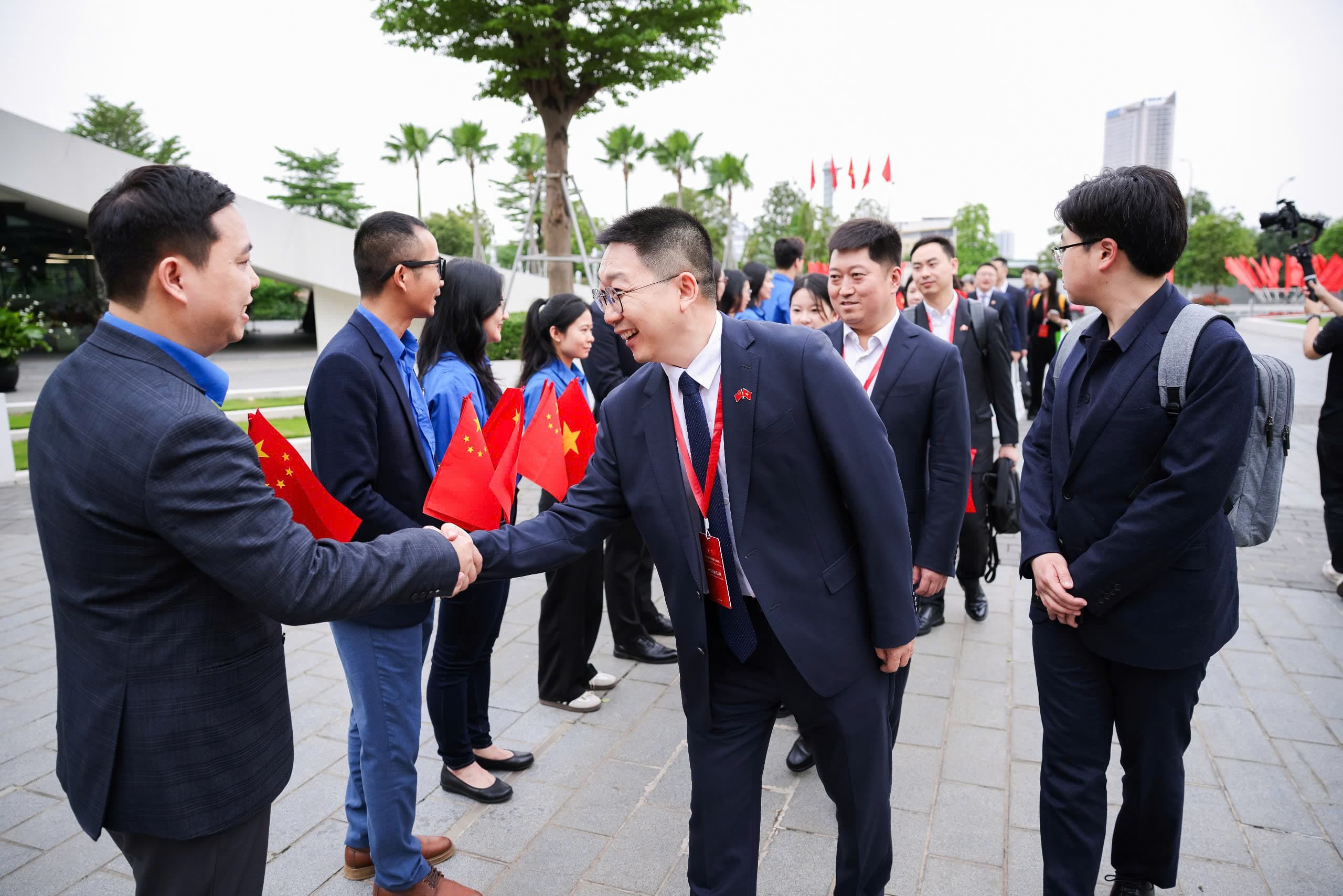 Tham dự Tọa đàm thanh niên Việt - Trung